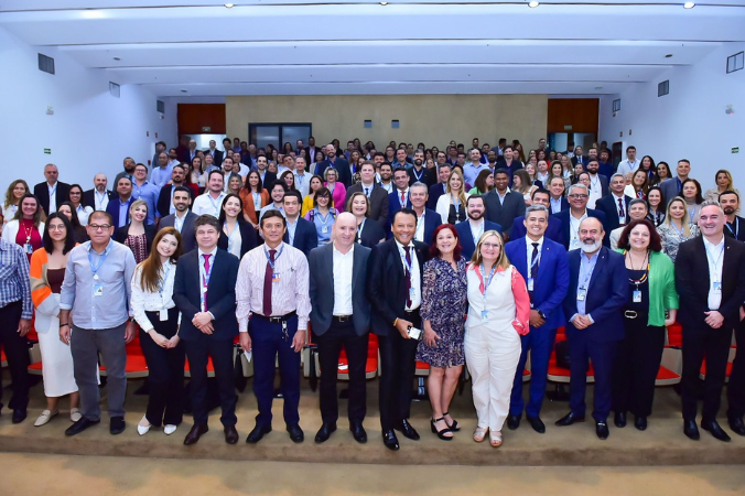 Rita Serrano realiza encontro com empregados em Goiânia
