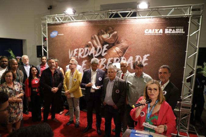 Rita Serrano participa de abertura de exposição que conta a saga baiana pela independência do Brasil