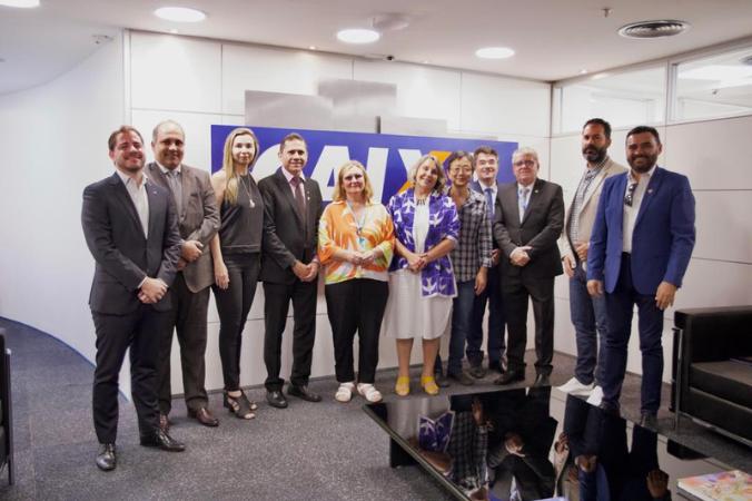 Rita Serrano recebe representações dos empregados em Brasília
