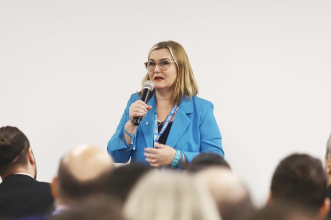 Rita Serrano encontra empregados e visita CAIXA Cultural em São Paulo