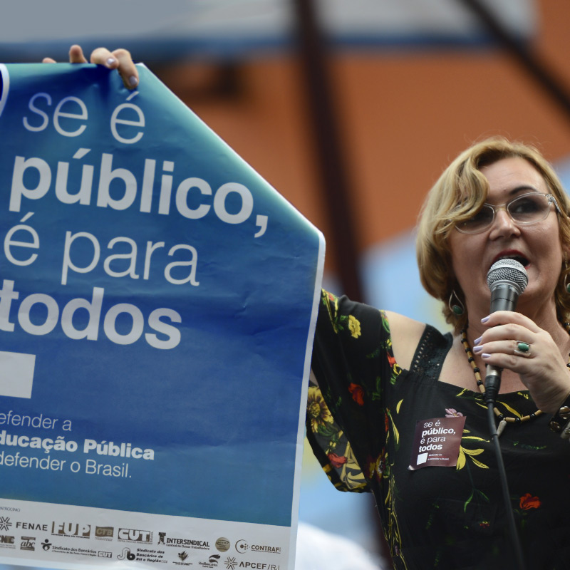 Pesquisas provam que Caixa pública tem aprovação de empregados e sociedade